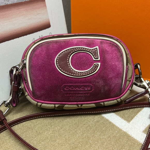 COACH RARE Jacquard Signature "C" Pink Suede Camera Crossbody Bag - Picture 1 of 9